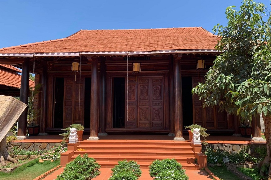 Nhà gỗ ba gian hai dĩ